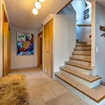 Renard Roux Σαλέ